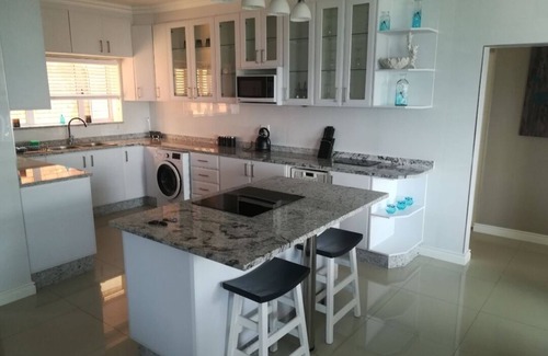 La Mercy Apartment | Private Room with a jacuzzi on the Beach!