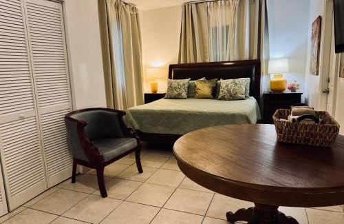 Buena Vista House | Private Rooms at Miami, Buena Vista with Parking
