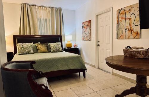 Buena Vista House | Private Rooms at Miami, Buena Vista with Parking