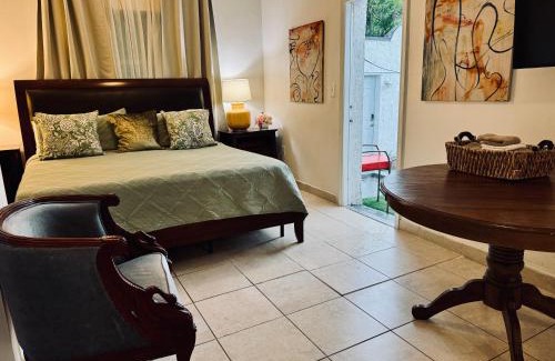 Buena Vista House | Private Rooms at Miami, Buena Vista with Parking