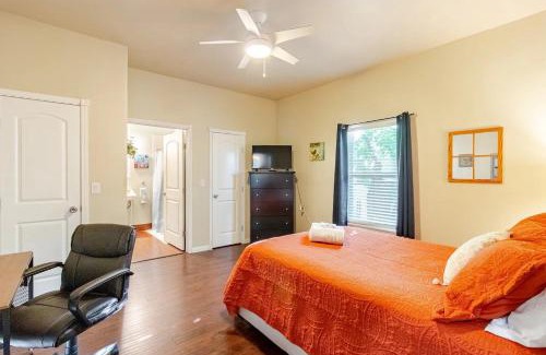 Southside House | Private Rooms in San Antonio Home 5 mins to downtown