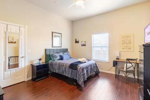 Southside House | Private Rooms in San Antonio Home 5 mins to downtown