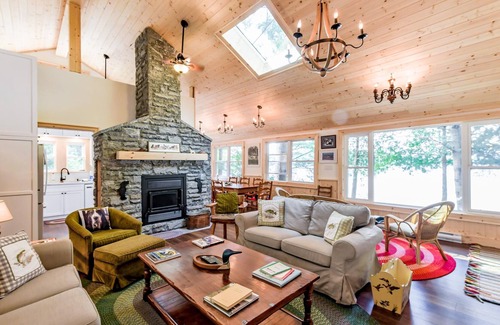 Minett Cottage | Private Rosseau Beachfront Cottage! Sunrises & Sunsets! Sleeps 15!