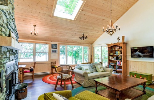 Minett Cottage | Private Rosseau Beachfront Cottage! Sunrises & Sunsets! Sleeps 15!