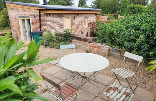 Faversham Apartment | Private rural retreat with mature gardens and pond