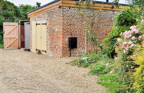 Faversham Apartment | Private rural retreat with mature gardens and pond