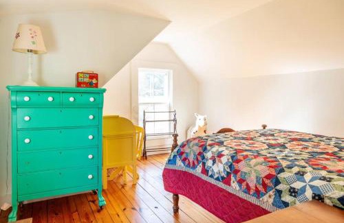 Trade House | Private Rustic Farmhouse - 105 Quiet Acres