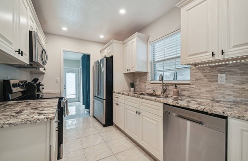 Spring Hill House | Private Salt Water Pool, expansive patio + outdoor kitchen