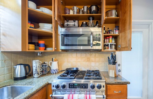 Coral Way House | Private Saltwater Pool! Summer Deal! Property Gated. 3Bed2Bath. Sleeps 6.