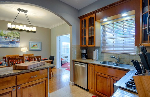 Coral Way House | Private Saltwater Pool! Summer Deal! Property Gated. 3Bed2Bath. Sleeps 6.