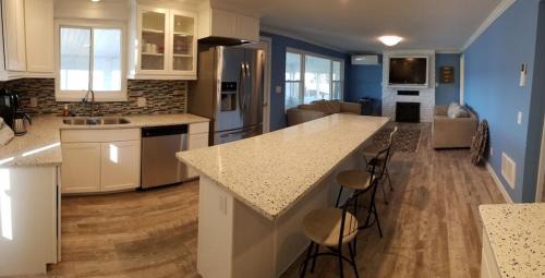 Oak Harbor House | Private Sand Beach Cottage - Sleeps 10