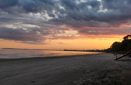 Wainfleet Cottage | Private sand beach. Lakefront. Spacious LongBeachCottages.com – Cottage #2