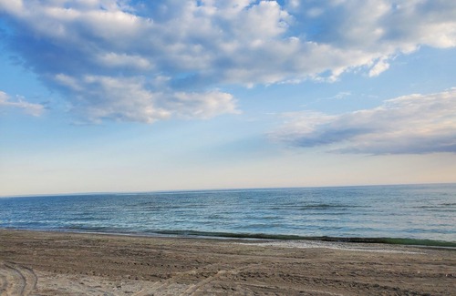 Wainfleet Cottage | Private sand beach. Lakefront. Spacious LongBeachCottages.com – Cottage #3