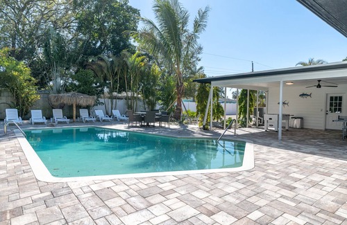 Bradenton House | Private Sandy backyard resort like-10 mins from beach! Heated pool 0 extra cost