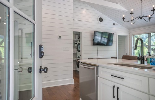 Thompson's Station Cottage | *PRIVATE*Sanitized Cottage w/HOT TUB *1 acre*sleeps 4