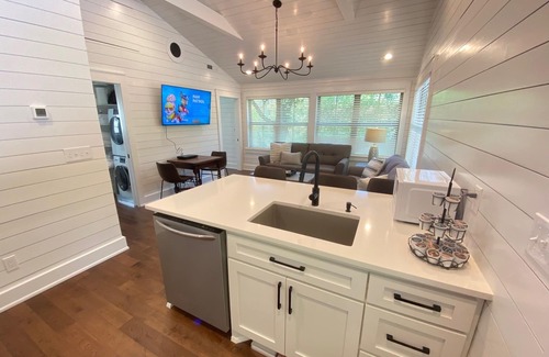 Thompson's Station Cottage | *PRIVATE*Sanitized Cottage w/HOT TUB *1 acre*sleeps 4