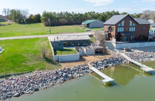 Hamlin County House | Private Sauna and Beach Lake Norden Cabin