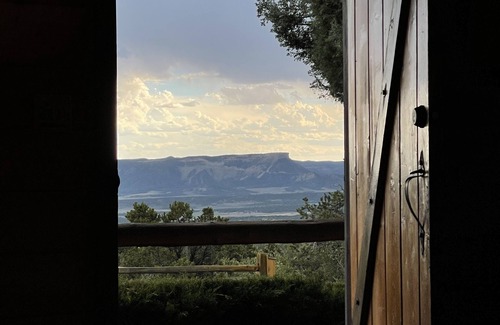 Mancos House | Private Sauna and Stunning Views of Mesa Verde, Walk to Mancos State Park