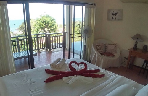 Ko Lanta Villa | Private seaview villa with infinity pool, amazing sunsets, 6 mins walk to beach.