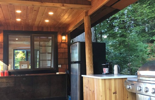 Sunshine Coast Cottage | Private Secluded Cabin, Private Dock, Beach and Water Access, Stunning Lake View