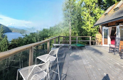 Sunshine Coast Cottage | Private Secluded Cabin, Private Dock, Beach and Water Access, Stunning Lake View