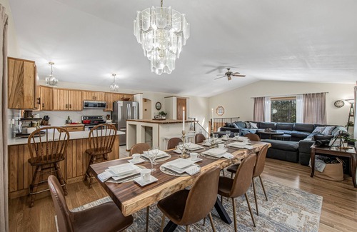 Amherst House | Private Secluded House on 12 acres, Nature Forest Retreat in Amherst, Wisconsin