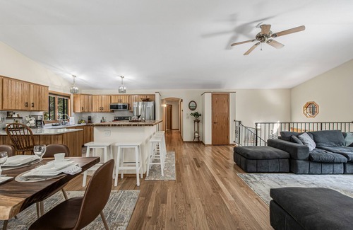 Amherst House | Private Secluded House on 12 acres, Nature Forest Retreat in Amherst, Wisconsin