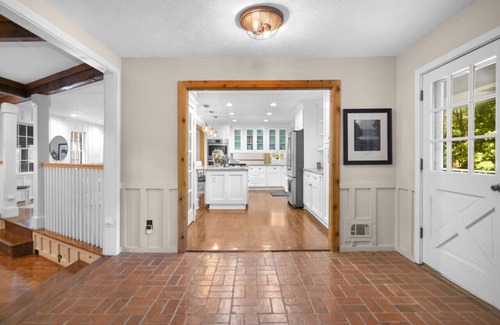 Powder Springs House | Private & Secluded 5-Acre Gated Estate w/Pool + Expansive Entertaining Space