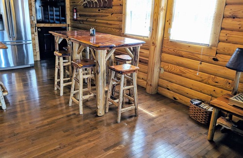 Louisa Cabin | Private & Secluded Yatesville Lake Cabin Rental, Lakeview, Wifi, Kayaks, Arcade!