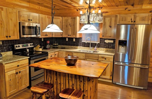 Louisa Cabin | Private & Secluded Yatesville Lake Cabin Rental, Lakeview, Wifi, Kayaks, Arcade!