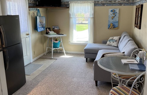 Lakeside House | Private second-floor cottage nestled between Lakeside and Marblehead, sleeps 6!