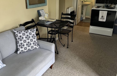 Lakeside House | Private second-floor cottage nestled between Lakeside and Marblehead, sleeps 6!