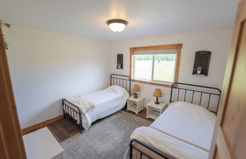 Bonners Ferry House | Private, second story apartment situated in a beautiful barndominium