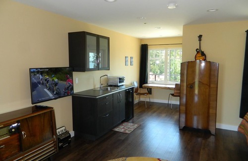 Madeira Park Apartment | Private Self Contained Ocean view Suite #2