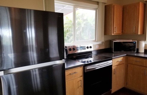 Pauwela Cottage | Private, Serene & Cute Cottage. Ocean Views & A/C. Near Hana Hwy.