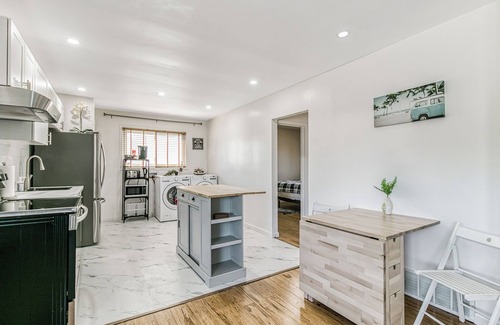 Sudbury House | Private Single Unit Detached House - 5 mins to Shopping Mall