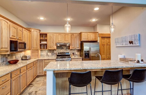 Warrior's Mark West House | Private Ski Home with 3 King 6 Queen Beds Ski Out and Free Shuttle