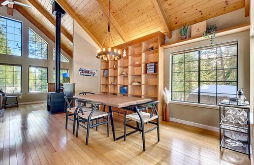 Kings Beach Ski Chalet | Private Ski, Lake & Golf Chalet! Walk to Lake