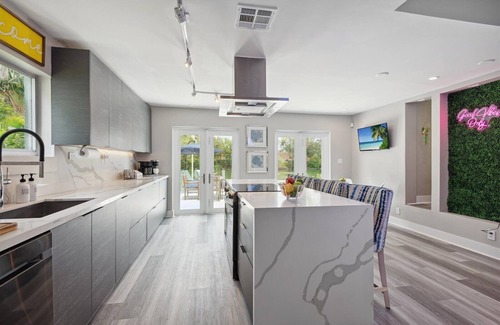 Poinsettia Heights House | Private sleeps 10, 4 Bdrm, Pool w Spa, yard games