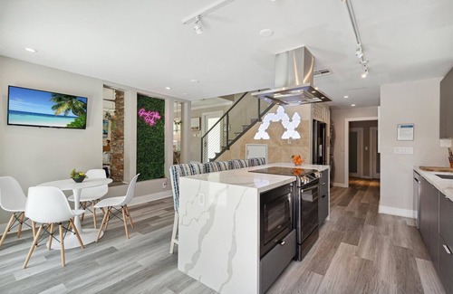 Poinsettia Heights House | Private sleeps 10, 4 Bdrm, Pool w Spa, yard games