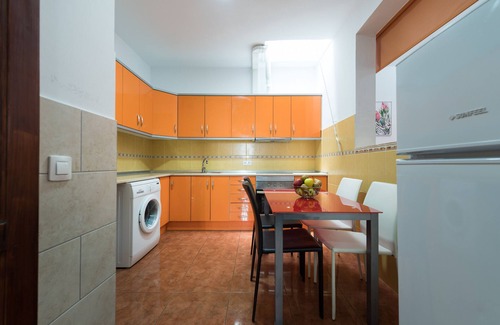 Vecindario House | Private Solarium - 2BR House Near the Airport