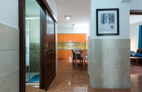 Vecindario House | Private Solarium - 2BR House Near the Airport
