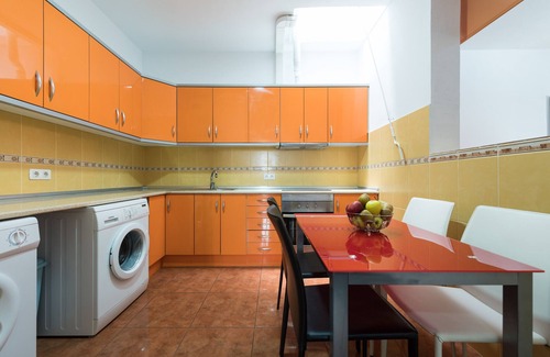 Vecindario House | Private Solarium - 2BR House Near the Airport