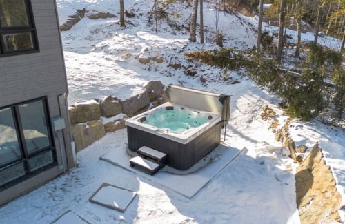 Argenteuil Regional County Municipality Ski Chalet | Private SPA & Sauna | Hiking | Skiing | Perchë