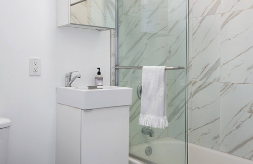 Westlake Apartment | Private Space You'll Enjoy! Welcome!