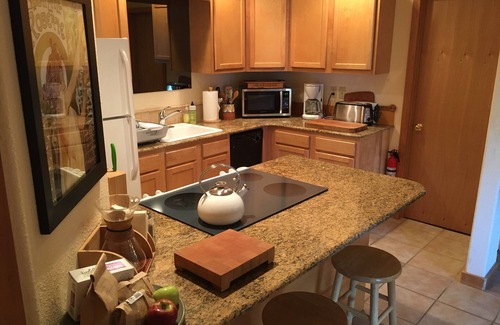 Corvallis House | Private, spacious, 2 bedroom, 1 bath, full kitchen, peaceful garden close to OSU