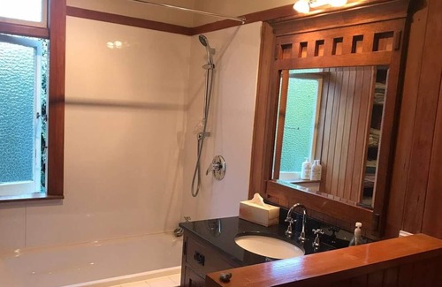 Christchurch House | Private, spacious and fully equipped house