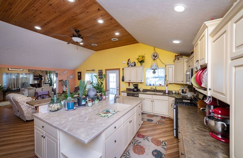 Cloverdale Cottage | Private spacious beach retreat on Wall Lake.