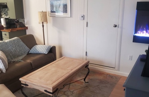 Regional District of Nanaimo Apartment | Private, spacious, bright & cozy apartment close to all amenities.