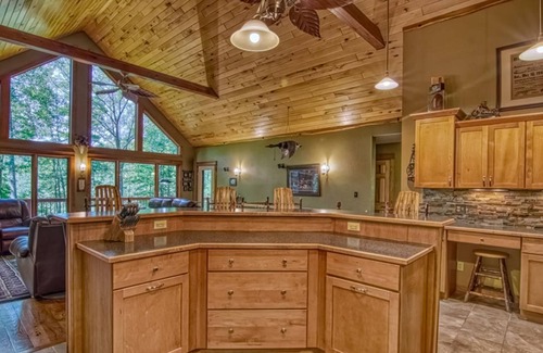Hayward House | Private, spacious cabin with wrap-around deck, chef's kitchen, fireplace, & AC